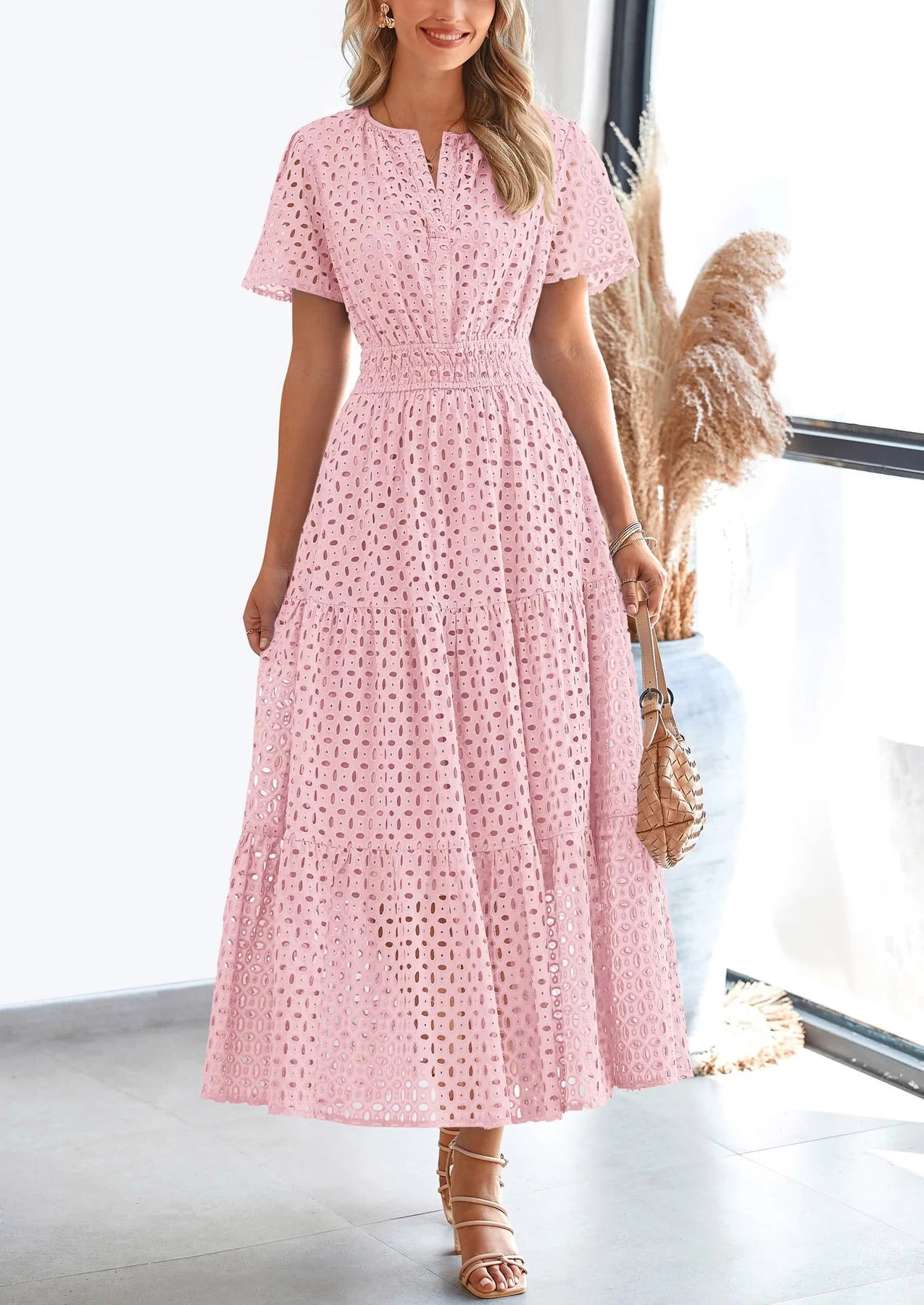 Linette – Sommerkjole med Elegant Broderie