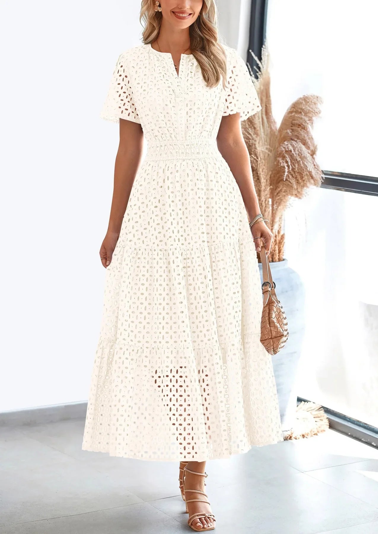 Linette – Sommerkjole med Elegant Broderie